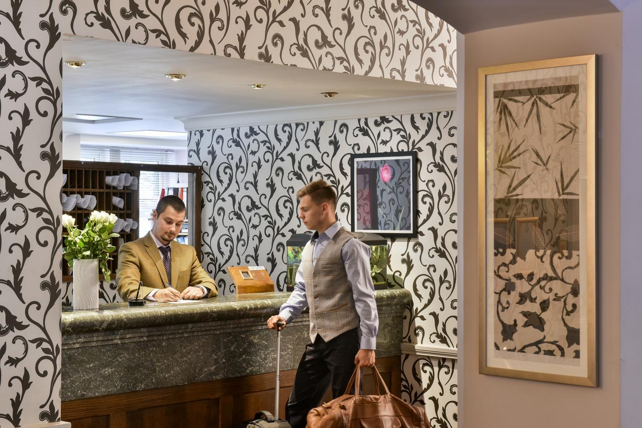 בלאטר The Invercauld Arms Hotel מראה חיצוני תמונה