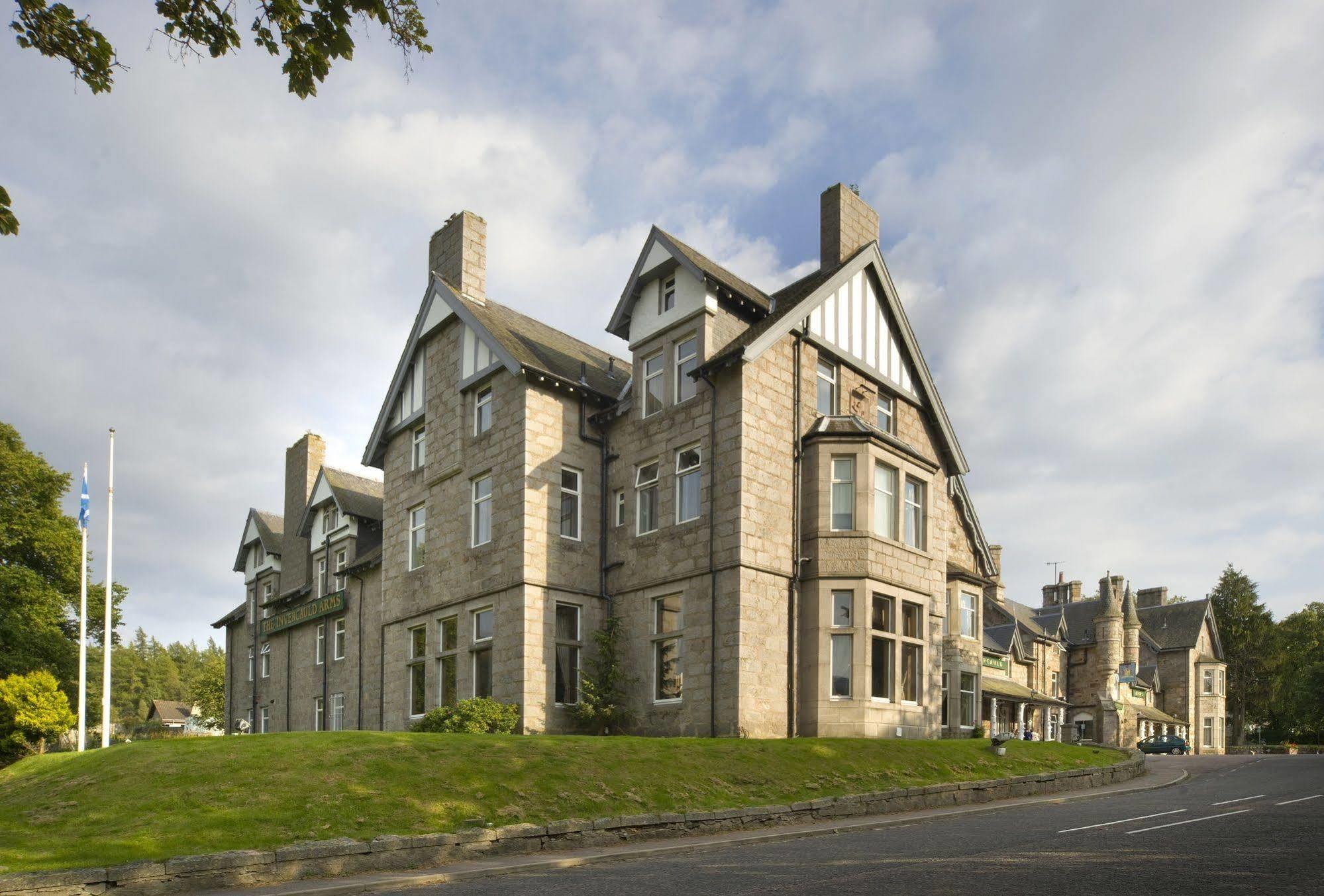 בלאטר The Invercauld Arms Hotel מראה חיצוני תמונה