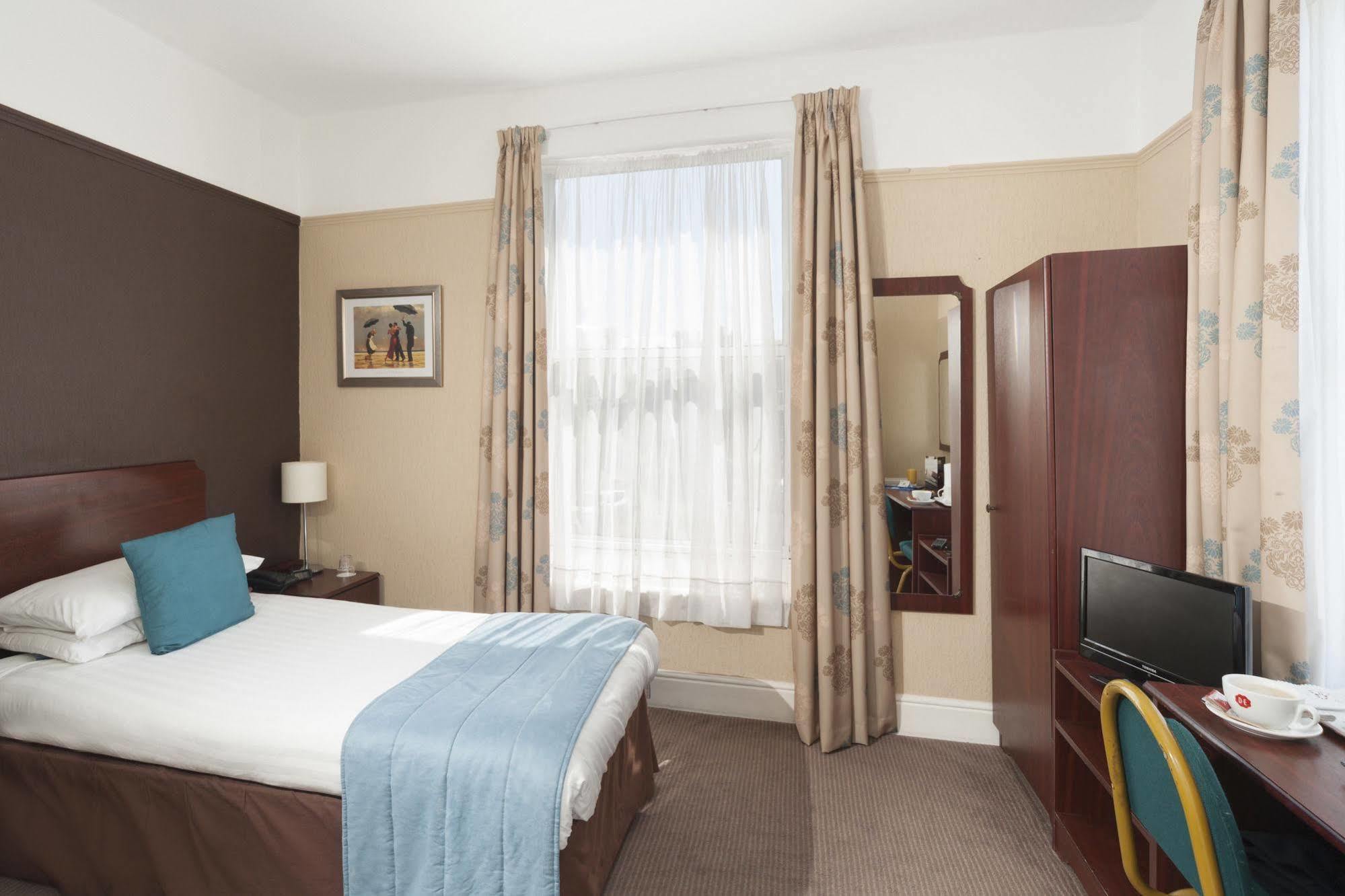 בלאטר The Invercauld Arms Hotel מראה חיצוני תמונה