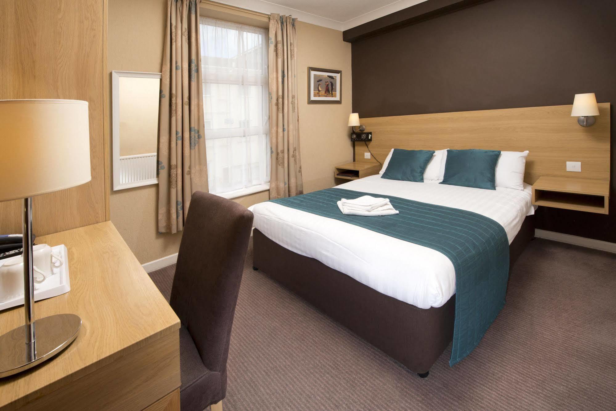 בלאטר The Invercauld Arms Hotel מראה חיצוני תמונה