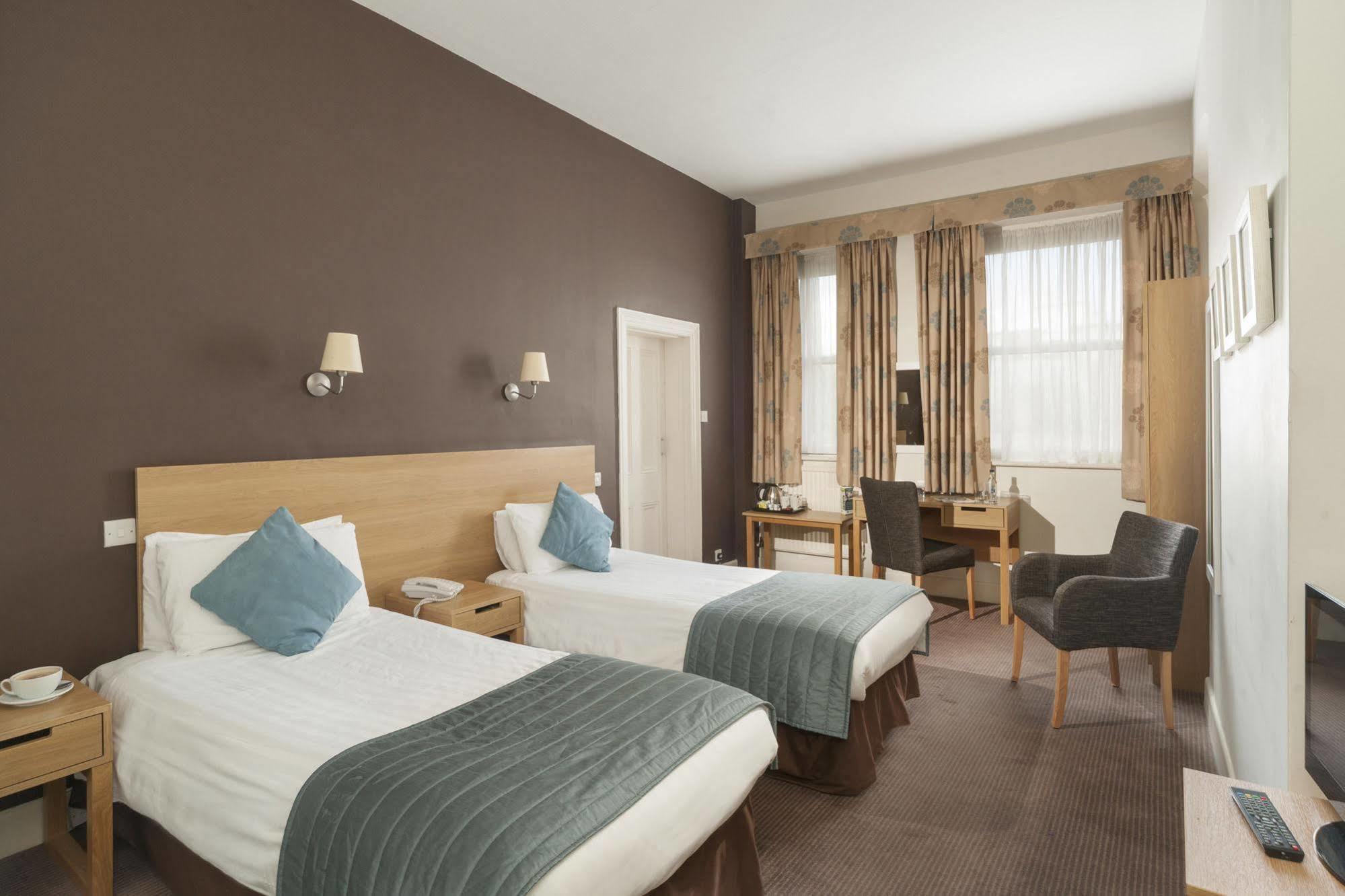 בלאטר The Invercauld Arms Hotel מראה חיצוני תמונה