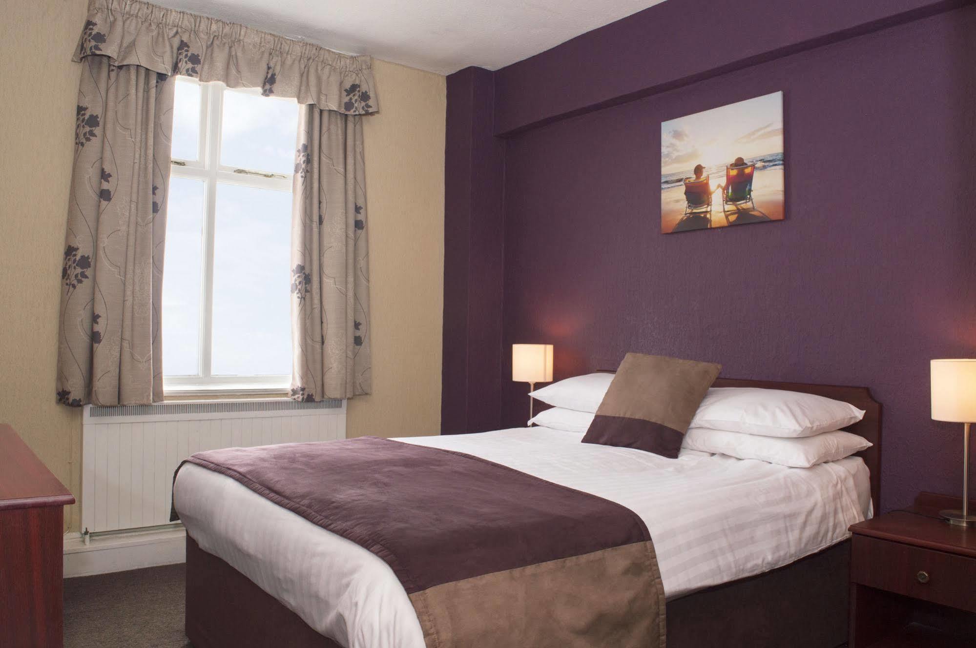בלאטר The Invercauld Arms Hotel מראה חיצוני תמונה