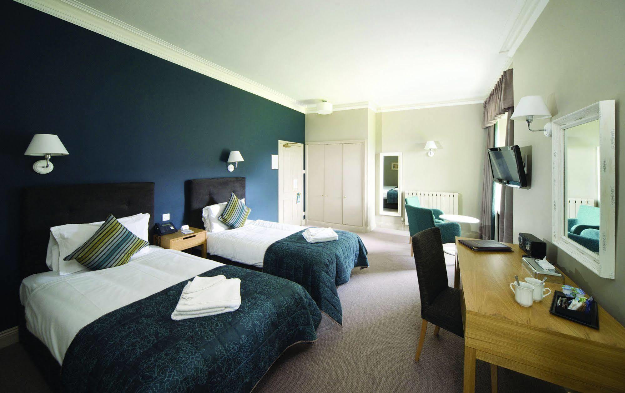 בלאטר The Invercauld Arms Hotel מראה חיצוני תמונה